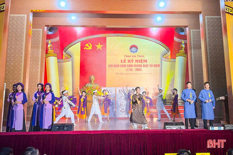 Một tiết mục khắc họa hình tượng Hoàng giáp Vũ Diệm, trong chương trình nghệ thuật kỷ niệm 320 năm năm sinh Hoàng giáp Vũ Diệm. Ảnh: tại lễ tổng duyệt chương trình vào chiều 23/10. bqbht_br_b1.jpg