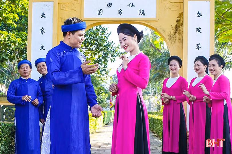 Mỗi mùa xuân đến, làn điệu ví giặm lại ngân vang trên quê hương núi Hồng sông La.