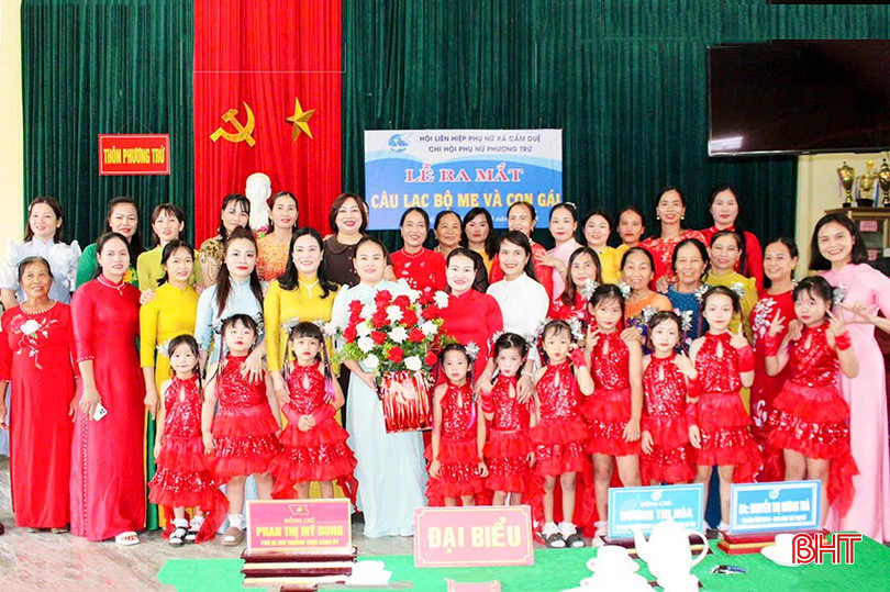 Hội LHPN tỉnh mở đầu đợt thi đua bằng thực hiện ra mắt CLB "Mẹ và con gái" tại xã Cẩm Duệ. bqbht_br_a3-6414.jpg
