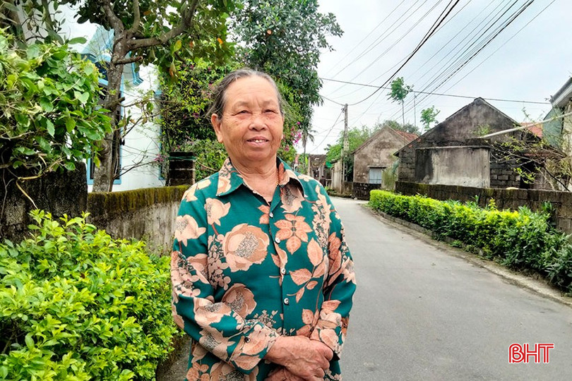 Bà Trần Thị Minh (SN 1946) - nguyên Dược sỹ Trạm Y tế xã Hồng Lộc thời kỳ kháng chiến chống Mỹ. bqbht_br_a4.jpg