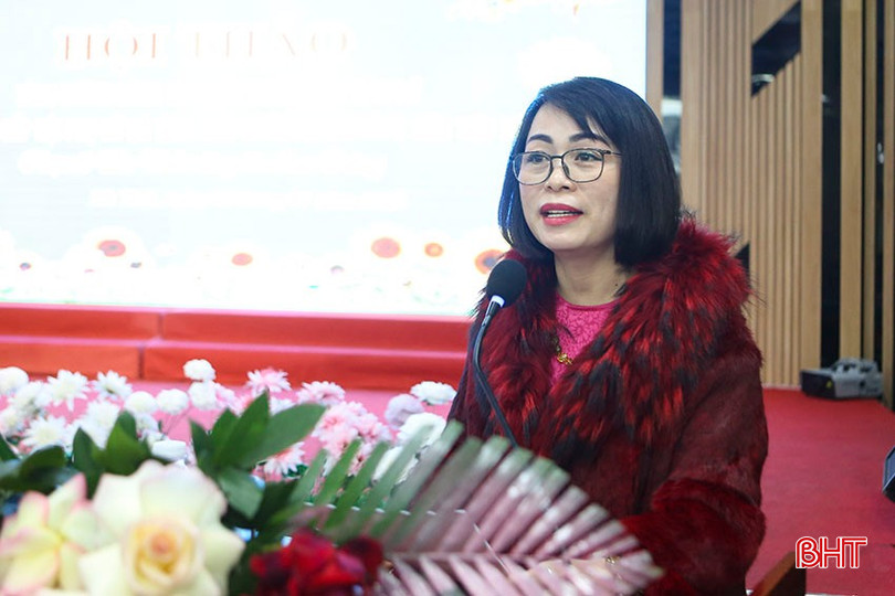Phó Trưởng ban Tổ chức Tỉnh ủy Phan Thị Tố Hoa phát biểu tại hội thảo. bqbht_br_a7.jpg