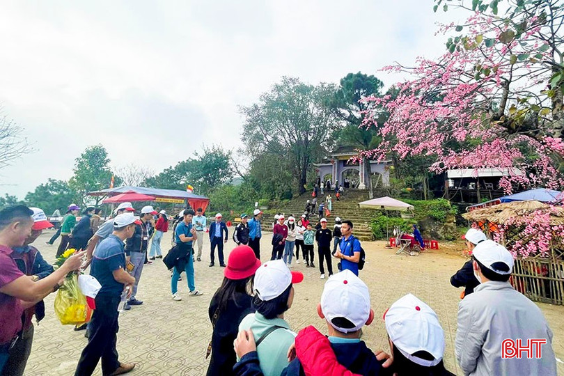 ក្នុងប៉ុន្មានខែចុងក្រោយនៃឆ្នាំនេះ ទេសចរណ៍ Ha Tinh មានសភាពអ៊ូអរជាមួយនឹងទេសចរណ៍ខាងវិញ្ញាណ និងវប្បធម៌ ប៉ុន្តែនៅមានកង្វះផលិតផលទាក់ទាញសម្រាប់ភ្ញៀវស្នាក់នៅ។ bqbht_br_a3-2809.jpg