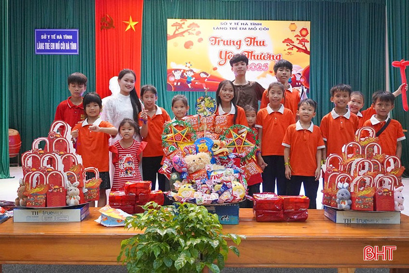 កុមារនៃមណ្ឌលកុមារកំព្រា Ha Tinh រីករាយជាមួយពិធីបុណ្យពាក់កណ្តាលរដូវស្លឹកឈើជ្រុះ។ bqbht_br_c6.jpg