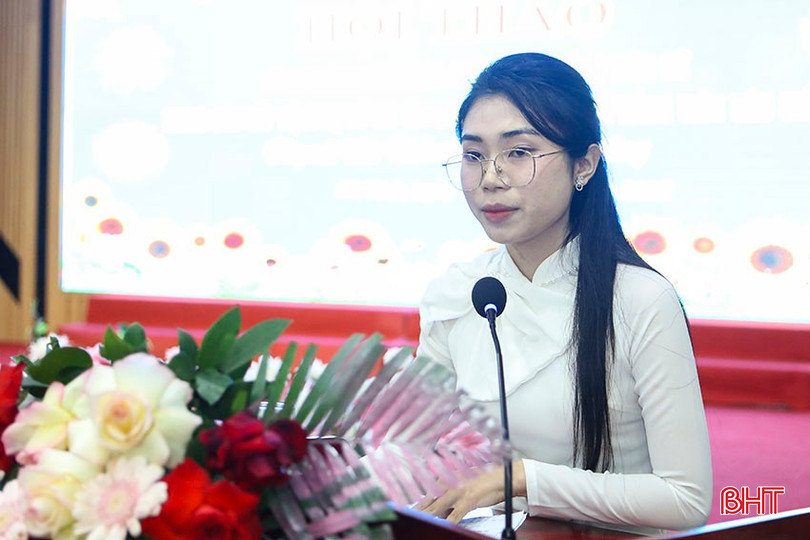 Sinh viên Nguyễn Khánh Vy (Trường Đại học Hà Tĩnh) trình bày tham luận "Động lực và quá trình phấn đấu đứng vào hàng ngũ của Đảng". bqbht_br_a6.jpg