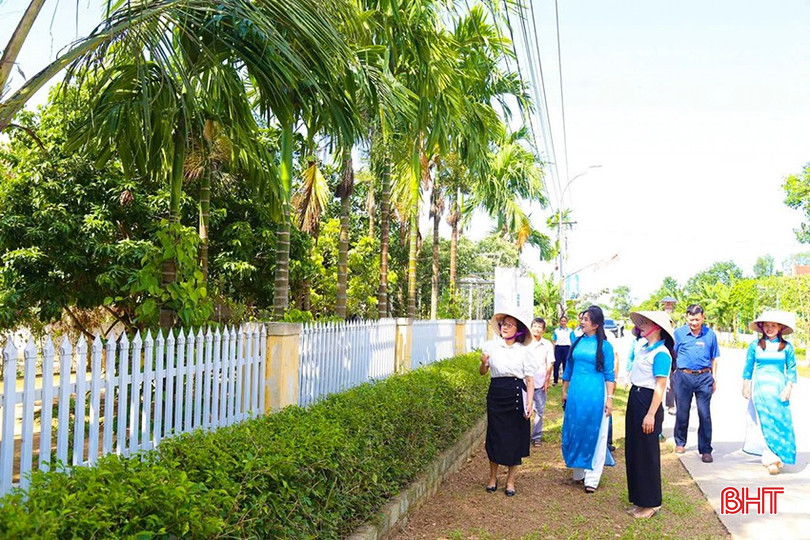 Chú trọng phát triển đảng viên trong cán bộ, hội viên, thời gian qua, Hội LHPN huyện Thạch Hà trở thành một trong những tổ chức hội cơ sở vững mạnh, tiêu biểu của tỉnh. bqbht_br_a6.jpg