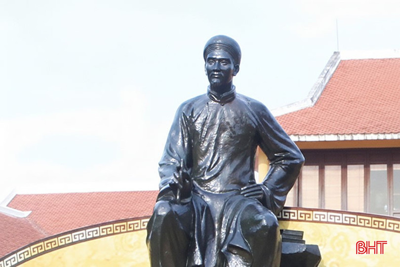 Tượng chân dung Đại thi hào Nguyễn Du. bqbht_br_a1.jpg