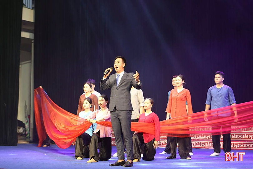 Đơn ca nam "Hát mãi tên Người - Hồ Chí Minh". bqbht_br_a4.jpg
