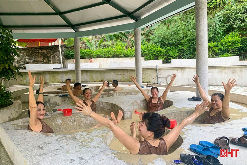 ងូតទឹកភក់រ៉ែគឺជាផលិតផលសំខាន់មួយនៃតំបន់ទេសចរណ៍វប្បធម៌ និងអេកូឡូស៊ី Hai Thuong (ឃុំ Huong Son)។ bqbht_br_a5.jpg