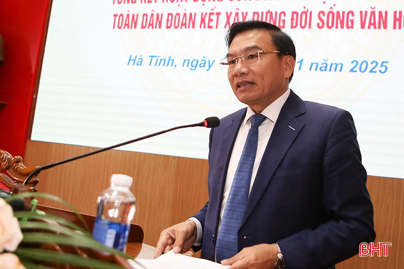Phó Giám đốc Sở VH-TT&DL Trần Xuân Lương báo cáo Kết quả thực hiện phong trào “Toàn dân đoàn kết xây dựng đời sống văn hóa” năm 2024, phương hướng, nhiệm vụ năm 2025. bqbht_br_b2.jpg