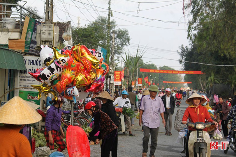 Những buổi chợ phiên truyền thống vào tháng Chạp thường nhộn nhịp kẻ bán, người mua. bqbht_br_a1.jpg