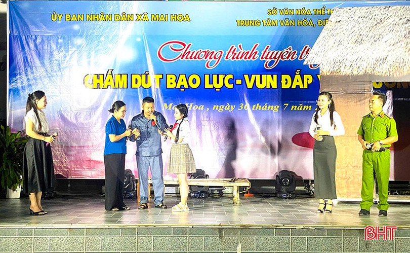Vở kịch "Xin hãy yêu thương" do Trung tâm Văn hóa Điện ảnh và Xúc tiến du lịch tỉnh dàn dựng tuyên truyền về công tác gia đình tại các xã Mai Hoa, xã Hương Sơn. bqbht_br_a4.jpg