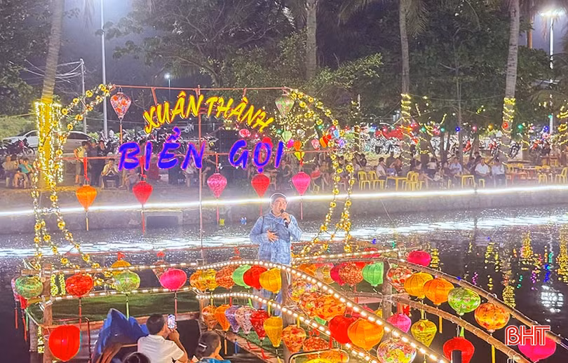 A Páo biểu diễn trong chương trình giao lưu văn nghệ tối thứ 5 ngày 8/5/2025