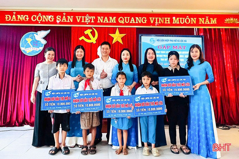 Hưởng ứng đợt thi đua, Hội LHPN xã Lộc Hà đã vận động nhận đỡ đầu 5 trẻ mồ côi có hoàn cảnh khó khăn trên địa bàn với tổng số tiền cam kết hỗ trợ 54 triệu đồng. bqbht_br_b1-9658.jpg