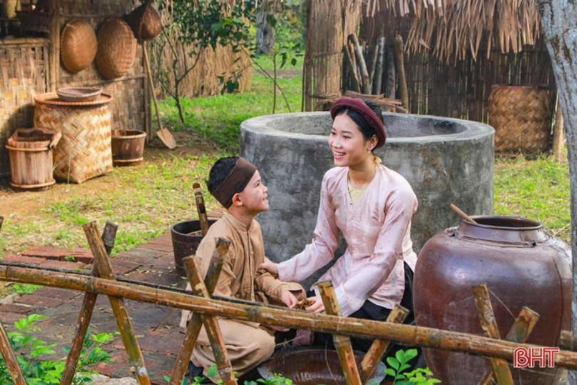 Một cảnh trong phim "Đại thi hào Nguyễn Du" được quay tại Khu di tích Nguyễn Du. 154d5153911t96980l0.jpg