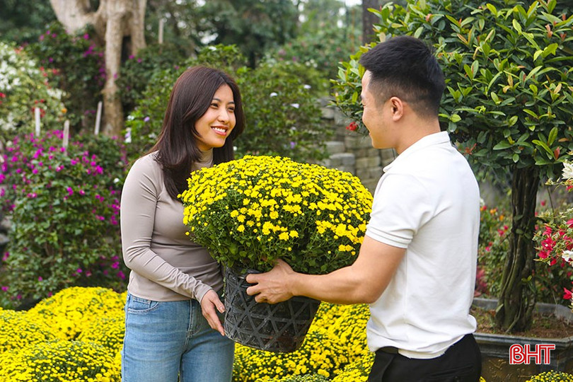 Chơi hoa ngày Tết là nét văn hóa tao nhã thể hiện nhiều ước muốn tốt đẹp trong năm mới của người Việt. bqbht_br_a1.jpg