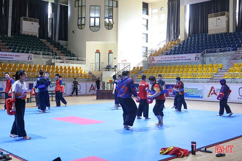 Vận động viên đội tuyển Pencak Silat Việt Nam tập luyện tại Nhà thi đấu TDTT tỉnh Hà Tĩnh vào chiều 22/7. bqbht_br_a1.jpg