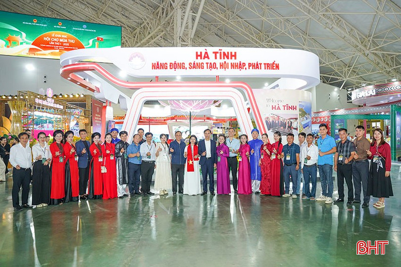 Sở Công Thương phối hợp Trung tâm Văn hóa - Điện ảnh và Xúc tiến du lịch tỉnh tổ chức gian hàng tham gia hội chợ. bqbht_br_a2.jpg