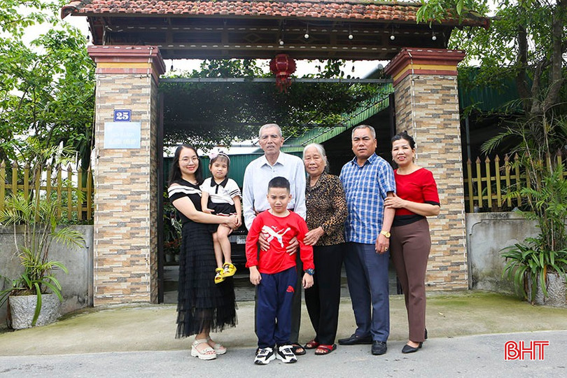 Gia đình ông bà Đặng Quang Hạnh và Đặng Thị Phương bqbht_br_a1.jpg