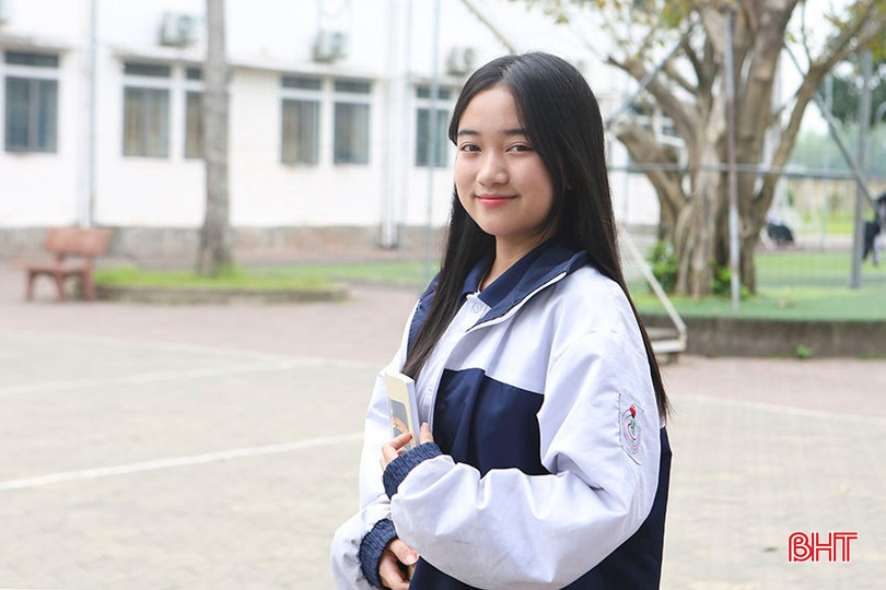 Nguyễn Hoàng Hà Linh vừa đạt giải nhì môn Ngữ văn kỳ thi học sinh giỏi quốc gia năm học 2024-2025. bqbht_br_a2-4106.jpg