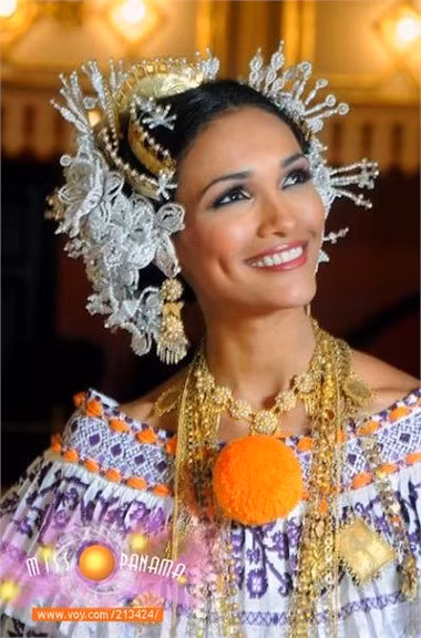 Hoa hậu siêu quốc gia 2010 – người đẹp Panama Karina Pinilla.