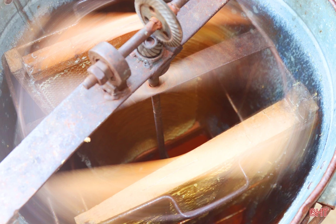 Vũ Quang vào mùa gom mật ngọt