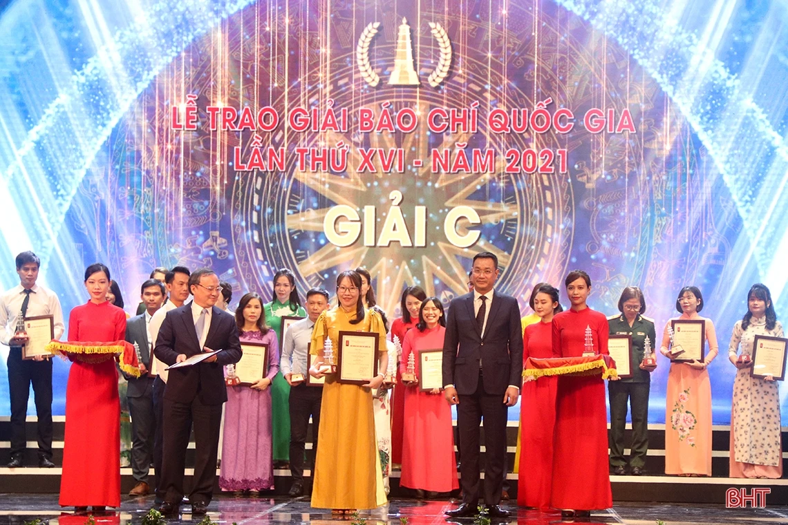 Nhóm tác giả Báo Hà Tĩnh nhận giải C - Giải Báo chí quốc gia năm 2021