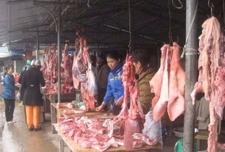 Càng cận Tết, giá thịt càng tăng mạnh Càng cận Tết, giá thịt càng tăng mạnh
