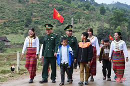 Đồng bào biên giới vui “Xuân biên phòng ấm lòng dân bản”