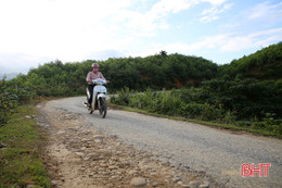 Cô giáo ở Hà Tĩnh làm hiệu trưởng 2 điểm trường cách nhau... 23km