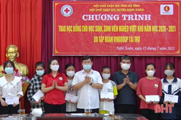 Quỹ Thiện tâm Vingroup trao học bổng cho 22 học sinh, sinh viên Nghi Xuân