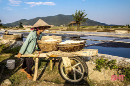 Thu nhập thấp, diêm dân Hộ Độ “nhạt” dần nghề muối