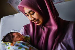 Malaysia loại bỏ thành công lây truyền HIV từ mẹ sang con