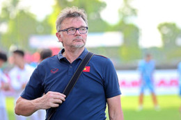 HLV Philippe Troussier tập trung tuyển U22 và đội tuyển quốc gia trong tháng 3