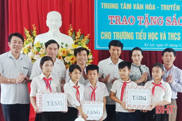 Trao tặng 500 đầu sách cho các trường học ở Kỳ Lợi