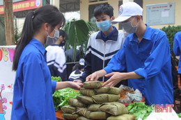 Người dân Hà Tĩnh chung tay mang mùa xuân yêu thương đến mọi nhà