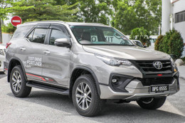 Toyota Fortuner 2017 có giá từ 915 triệu đồng