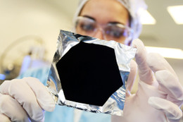 Quên Vantablack đi, đây mới là vật liệu tối nhất thế giới