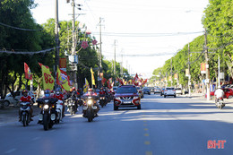 Cổ động viên Hà Tĩnh "tiếp lửa” đội nhà trước giờ đối đầu với Hà Nội FC