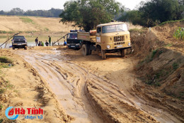 Khai thác cát trái phép, còn đe doạ, cản trở lực lượng chức năng