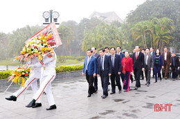 Lãnh đạo Hà Tĩnh dâng hương nhân kỷ niệm 89 năm ngày thành lập Đảng và đón Xuân Kỷ Hợi