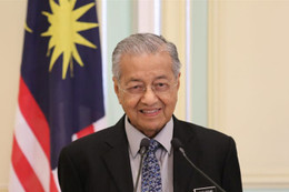 Thủ tướng Malaysia Mahathir đệ đơn từ chức