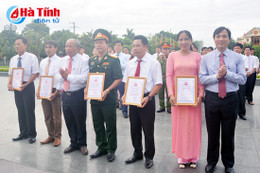 Vũ Quang báo công, vinh danh điển hình học và làm theo gương Bác