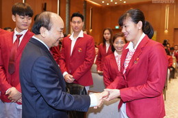 Thủ tướng Nguyễn Xuân Phúc: “Đừng để các VĐV sau khi giải nghệ phải đi bán bánh mỳ”