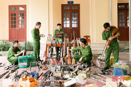 Công an huyện Hương Sơn thu hồi hàng trăm loại vũ khí, vật liệu nổ