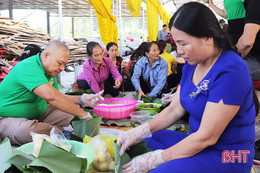 Người Hà Tĩnh thi “Gói bánh chưng dâng Quốc Tổ”