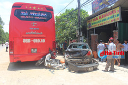 Ô tô va chạm liên hoàn, một phụ nữ nguy kịch