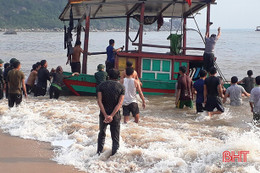 Biên phòng Hà Tĩnh ứng cứu thành công 3 thuyền viên gặp nạn trên biển