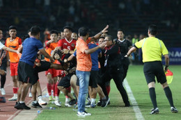 AFC phạt nặng vụ hỗn chiến ở chung kết SEA Games