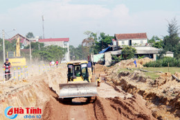 Mất nước sinh hoạt ở Thạch Trung: Thi công đường làm vỡ ống