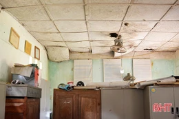 Trụ sở một xã miền núi Hà Tĩnh xập xệ, không dám bật quạt trần vì sợ rơi